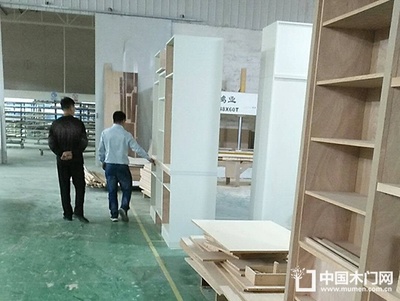 中國門業?？?韓漢泉探訪天津思佳木業，共話木業發展新機遇